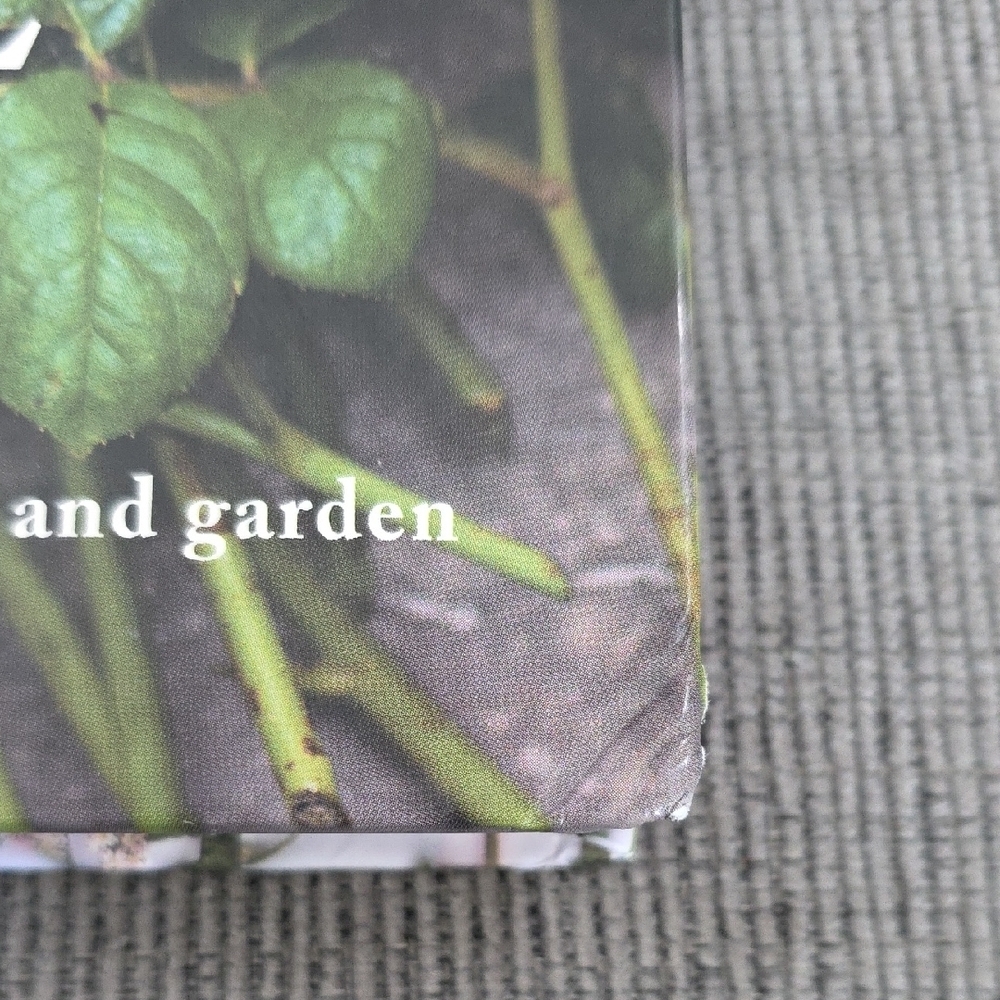 Vintage Roses Hardback Book,‎ 239 Pages - Picture 8 of 12
